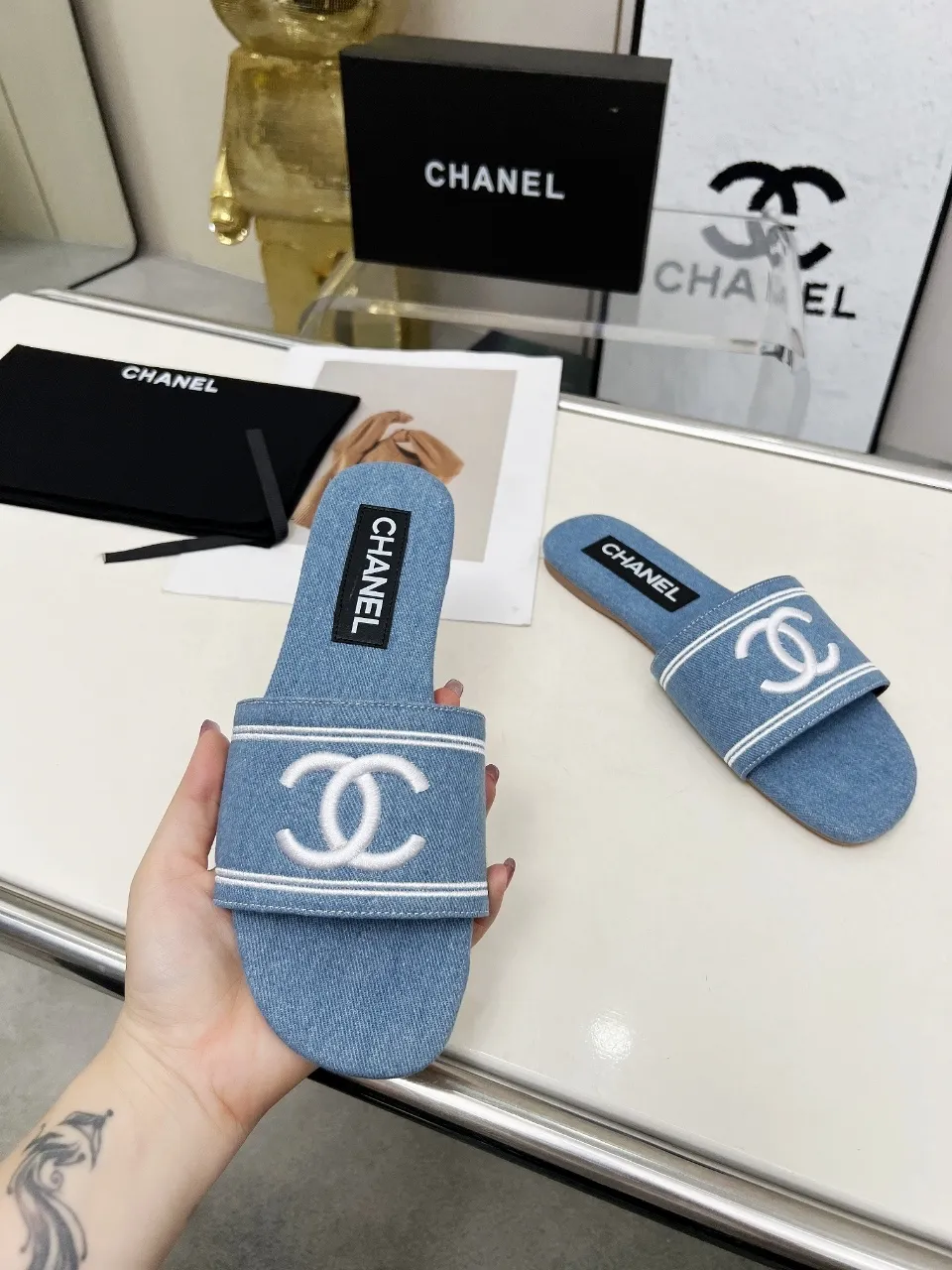 👟👟Ex-factory price 340👟👟 Genuine leather sole +30 chanel Chanel 2024 new slippers🔥🔥 Official website counter, fabric sheepskin, lining sheepskin, foot pad goatskin, 3 colors optional, 35-42 sizes Genuine leather sole +30